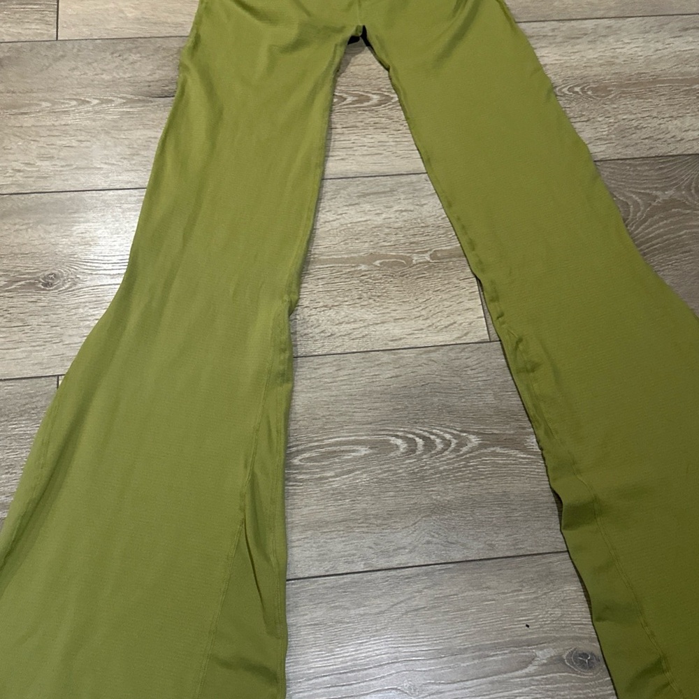 •Sold•  FP Movement *Rare* Good Karma Flare Leggings In Olive Green - Picture 10 of 10